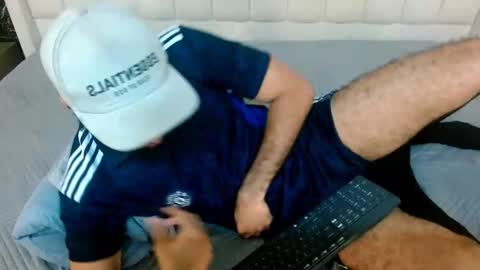 milanzaire online show from 12-19-25, 12:39