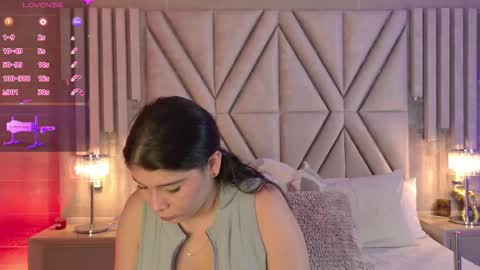 Snapshot of milarux chatting on 11-25-25, 04:40 milarux online show from 11-25-25, 04:40