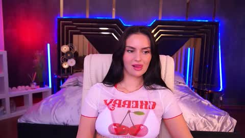 Snapshot of milashalovely chatting on 09-25-25, 01:15 Milasha online show from 09-25-25, 01:15