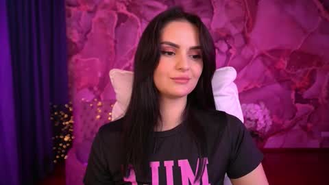 Snapshot of milashalovely chatting on 10-04-25, 01:53 Milasha online show from 10-04-25, 01:53