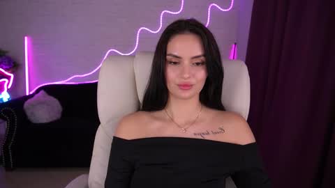 Snapshot of milashalovely chatting on 10-15-25, 01:22 Milasha online show from 10-15-25, 01:22