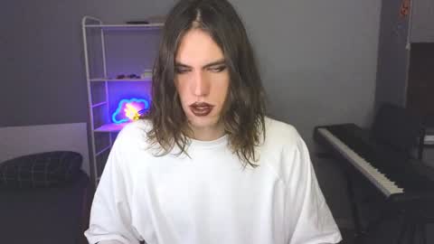 Snapshot of milaslovv chatting on 12-26-24, 10:05 Mila online show from 12-26-24, 10:05