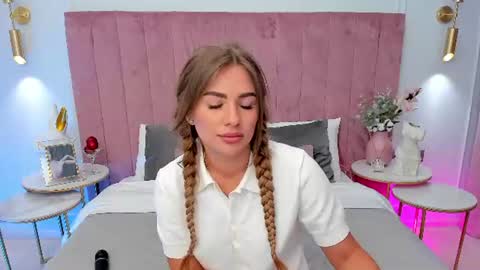 Mia online show from 07-05-26, 05:03