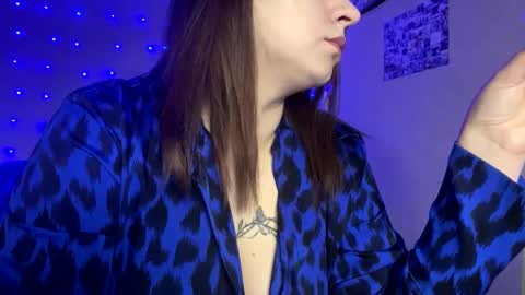 Snapshot of milaxcute chatting on 02-16-25, 01:49 Milaxcute online show from 02-16-25, 01:49
