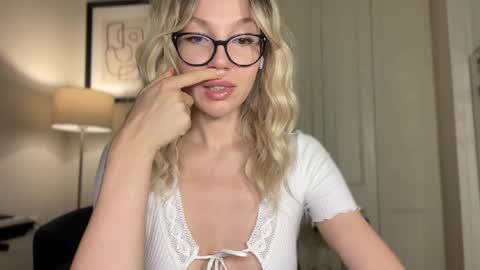 Mila online show from 03-29-26, 04:51