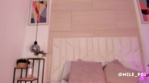 M I L E  online show from 12-18-25, 12:11