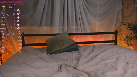 Mia online show from 12-28-24, 04:09