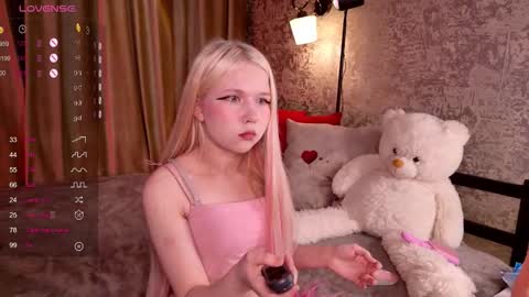 Mia online show from 03-27-26, 03:12