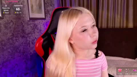 Mia online show from 08-02-26, 03:32