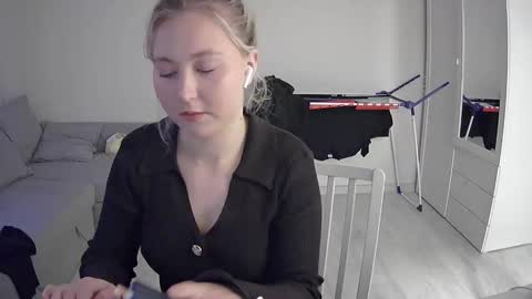Milena new nonude shy blonde natural online show from 05-09-26, 06:57