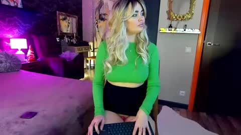 MilenaBiaa online show from 12-21-25, 08:38