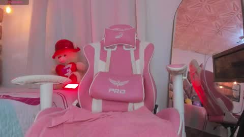 Snapshot of mileonis_13 chatting on 11-22-25, 07:40 mileonis 13 online show from 11-22-25, 07:40