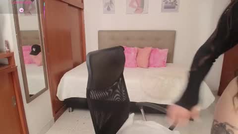 Miley online show from 01-09-26, 01:14