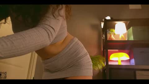 Miley online show from 09-29-25, 05:34