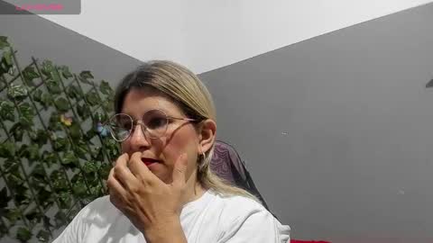 Snapshot of milf_bigboooty chatting on 12-03-24, 12:02 kassandra online show from 12-03-24, 12:02