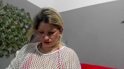 Snapshot of milf_bigboooty chatting on 12-05-24, 03:04 kassandra online show from 12-05-24, 03:04