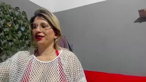 Snapshot of milf_bigboooty chatting on 12-05-24, 06:10 kassandra online show from 12-05-24, 06:10