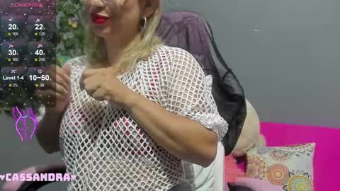 Snapshot of milf_bigboooty chatting on 12-15-24, 04:18 kassandra online show from 12-15-24, 04:18