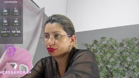 Snapshot of milf_bigboooty chatting on 01-06-25, 04:15 kassandra online show from 01-06-25, 04:15