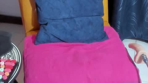 Snapshot of milf_brend chatting on 10-22-25, 10:42 Milf Brend online show from 10-22-25, 10:42