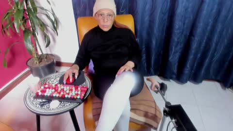 Snapshot of milf_brend chatting on 10-25-25, 08:25 Milf Brend online show from 10-25-25, 08:25