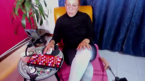 Snapshot of milf_brend chatting on 11-17-25, 08:36 Milf Brend online show from 11-17-25, 08:36