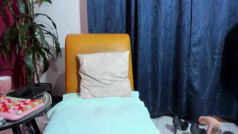 Snapshot of milf_brend chatting on 12-13-25, 10:15 Milf Brend online show from 12-13-25, 10:15