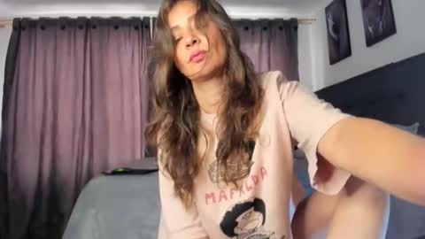 Snapshot of milf_darling chatting on 10-30-25, 07:25 Victoria  online show from 10-30-25, 07:25