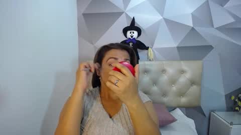 Snapshot of milf_hugeboobs chatting on 10-29-25, 06:31 milf_hugeboobs online show from 10-29-25, 06:31