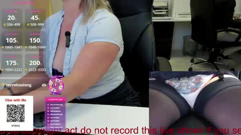 Snapshot of milf_viktoria chatting on 05-27-26, 09:50 Viktoria online show from 05-27-26, 09:50