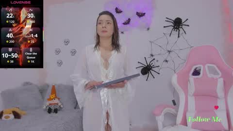 Aura  online show from 10-26-25, 02:50