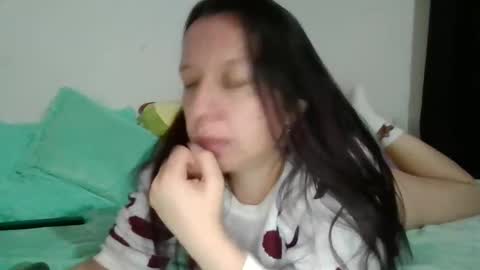 Snapshot of milfevha chatting on 01-18-25, 12:35 milfevha online show from 01-18-25, 12:35