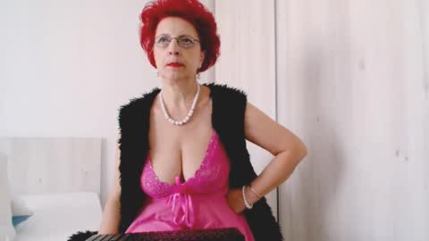 Snapshot of milffsupreme chatting on 09-16-25, 11:22 Milfsupreme online show from 09-16-25, 11:22
