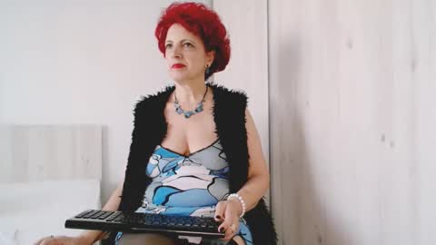 Snapshot of milffsupreme chatting on 11-24-25, 01:00 Milfsupreme online show from 11-24-25, 01:00