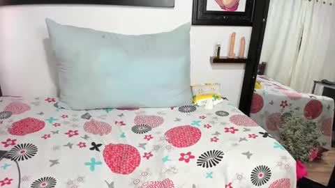 Snapshot of milfhotmature chatting on 02-14-25, 02:33 laura online show from 02-14-25, 02:33