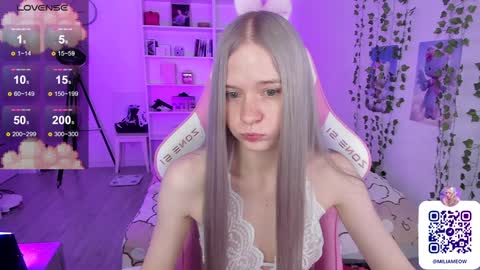 Snapshot of miliameow chatting on 12-17-24, 09:49 Milia online show from 12-17-24, 09:49