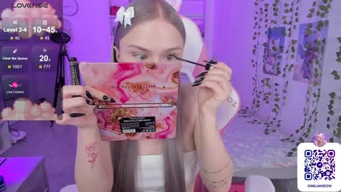 Snapshot of miliameow chatting on 12-20-24, 10:43 Milia online show from 12-20-24, 10:43