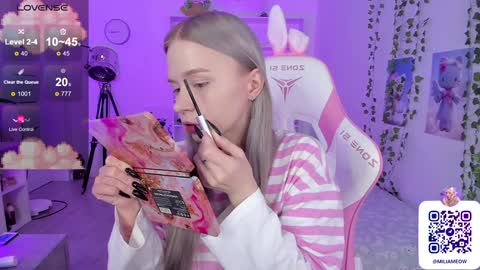 Snapshot of miliameow chatting on 12-22-24, 01:23 Milia online show from 12-22-24, 01:23