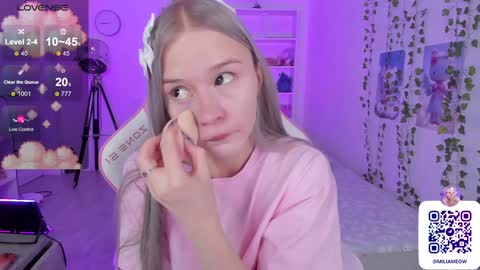 Snapshot of miliameow chatting on 12-23-24, 08:14 Milia online show from 12-23-24, 08:14