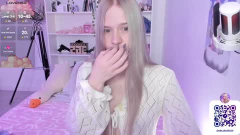 Snapshot of miliameow chatting on 01-11-25, 01:06 Milia online show from 01-11-25, 01:06