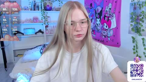 Snapshot of miliameow chatting on 02-03-25, 10:21 Milia online show from 02-03-25, 10:21