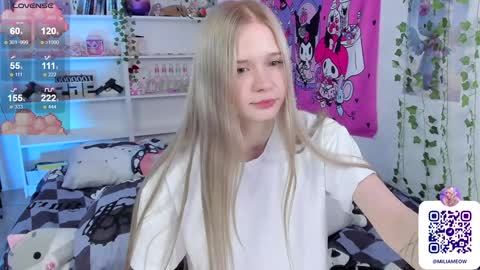 Snapshot of miliameow chatting on 02-04-25, 01:23 Milia online show from 02-04-25, 01:23