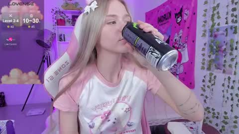 Snapshot of miliameow chatting on 02-18-25, 04:58 Milia online show from 02-18-25, 04:58