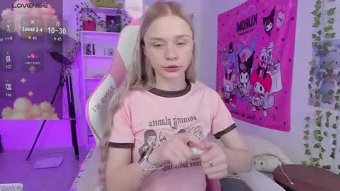 Snapshot of miliameow chatting on 02-21-25, 06:59 Milia online show from 02-21-25, 06:59