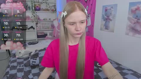 Snapshot of miliameow chatting on 03-04-25, 10:38 Milia online show from 03-04-25, 10:38