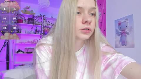 Snapshot of miliameow chatting on 03-06-25, 12:10 Milia online show from 03-06-25, 12:10