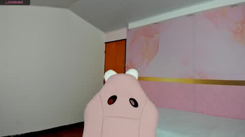 Snapshot of milk_candy16 chatting on 09-30-25, 12:43 S O F I A online show from 09-30-25, 12:43