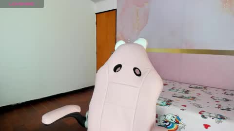 Snapshot of milk_candy16 chatting on 10-17-25, 12:30 S O F I A online show from 10-17-25, 12:30