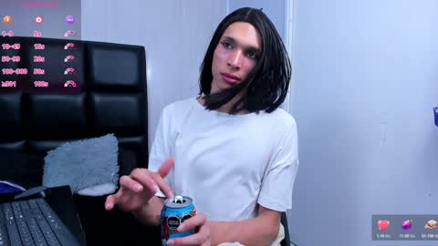 Snapshot of milk_max18 chatting on 01-16-25, 09:19 MAX online show from 01-16-25, 09:19