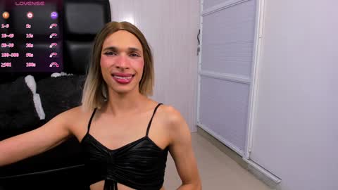 Snapshot of milk_max18 chatting on 01-20-25, 09:43 MAX online show from 01-20-25, 09:43